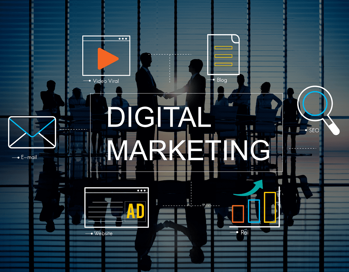 digital-marketing-with-icons-business-people-1